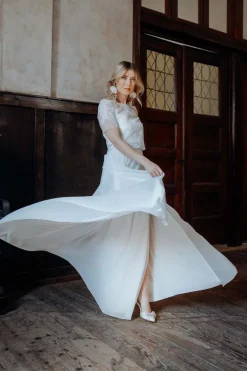 Maxi-Braut Rock in Ivory mit Beinschlitz – Jona><noscript><img width=