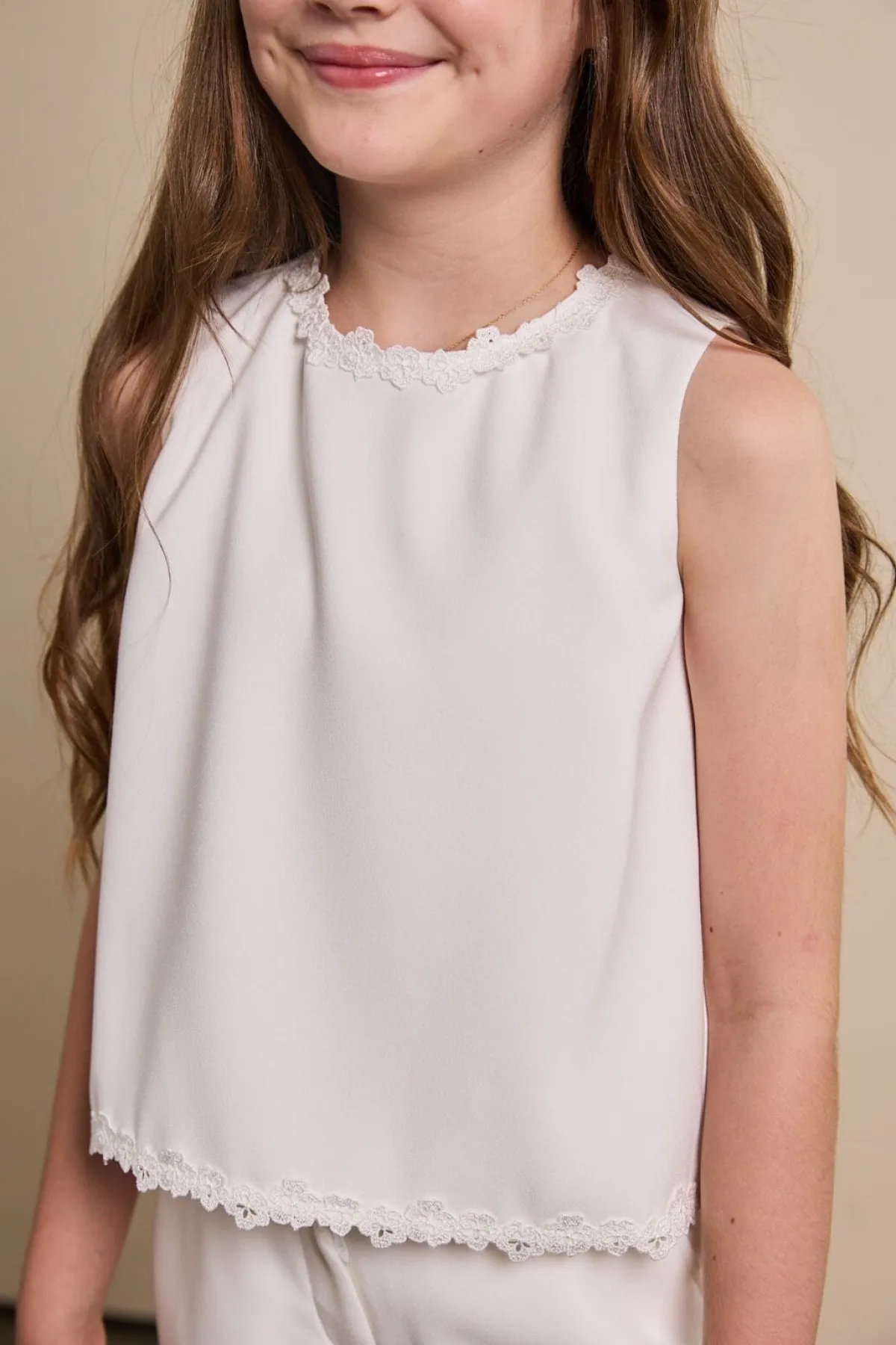 Mädchen-Kommuniontop mit Blumenborte>Weise