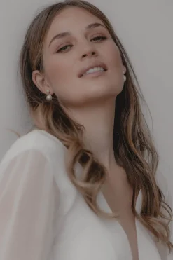 Ohrstecker mit ovalen Perlen – Penelope><noscript><img width=