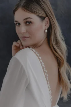 Ovale Kristallstecker mit Perlenanhängern – Joelle><noscript><img width=