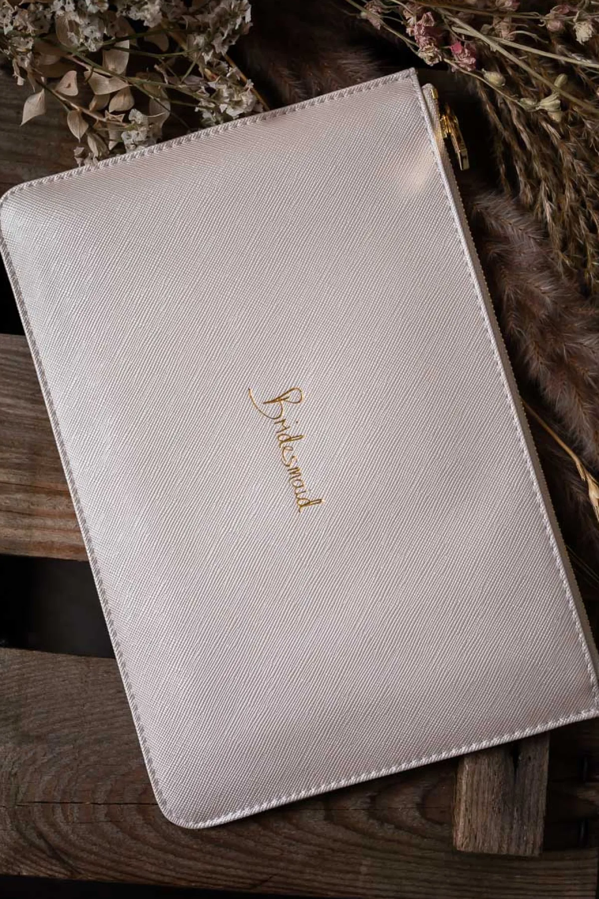 Pouch in Metallic White "Bridesmaid" –>Katie Loxton Outlet