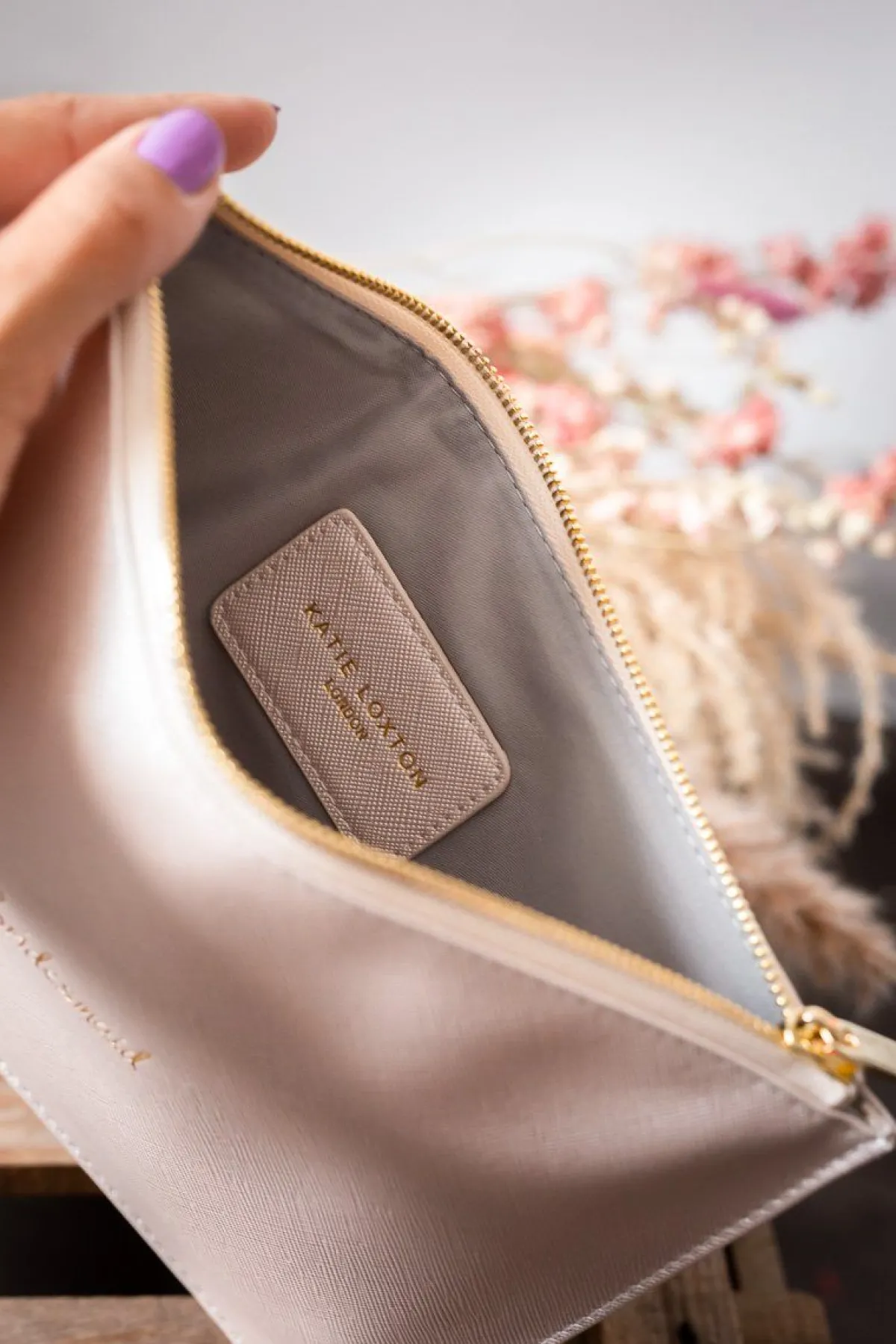 Pouch in Metallic White "Bridesmaid" –>Katie Loxton Outlet
