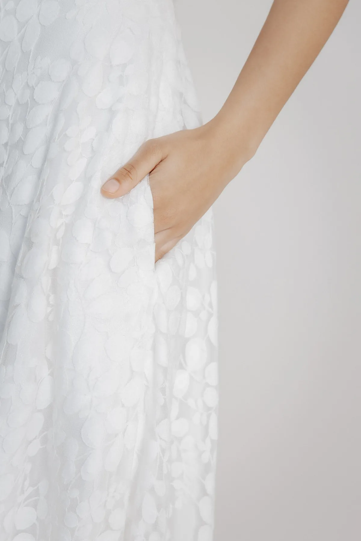 Rock aus Botanikspitze mit Taschen – Liza Midi>noni Sale