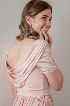 Rosafarbenes Brautjungfernkleid |><noscript><img width=