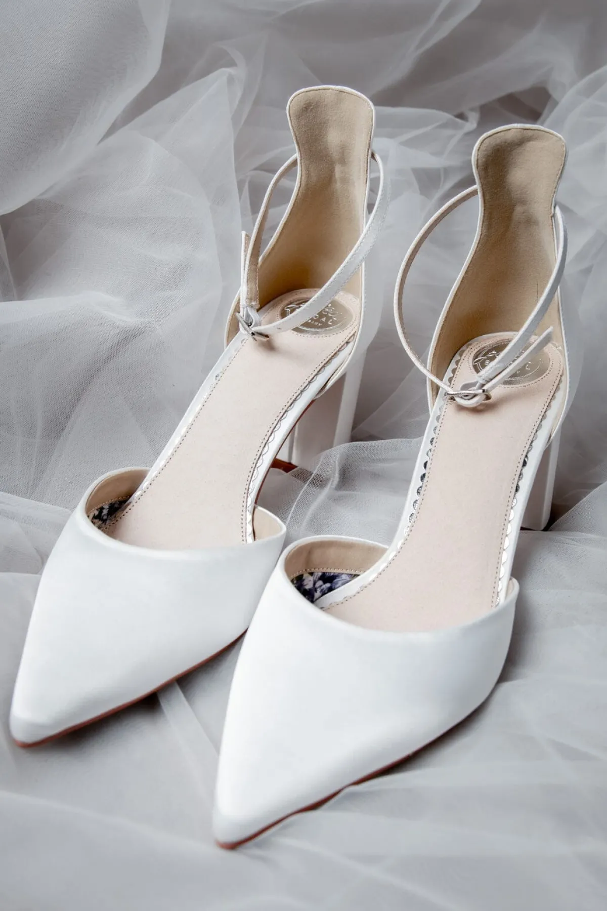 Satin-Brautschuhe in Ivory – Liberty | The>Perfect Bridal Company Sale
