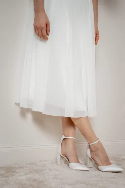 Satin-Brautschuhe in Ivory – Liberty | The><noscript><img width=