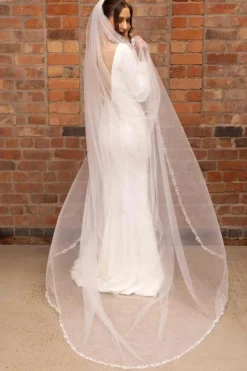 Schleier mit Blattstickerei | The>Perfect Bridal Company New