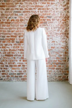 Showroom Only: Blazer in Ivory – Aira Selected><noscript><img width=