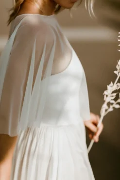 Showroom Only: Kurzes Tüll-Cape – Lukida Selected><noscript><img width=