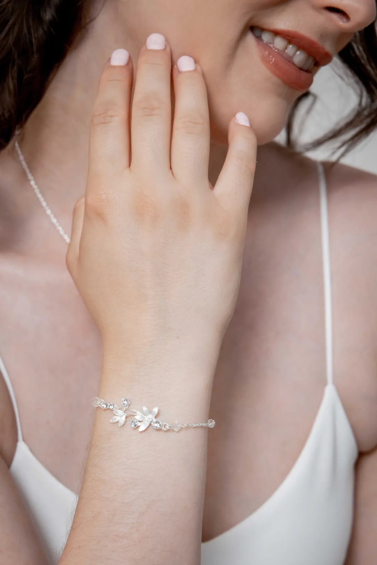 Silbernes Armband mit Blätterdetails und Strass>Weise Best