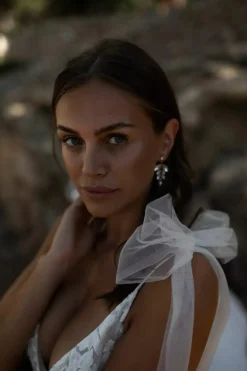 Strass-Ohrhänger in Blätterform><noscript><img width=