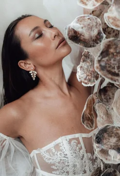 Strass-Ohrhänger in Blätterform><noscript><img width=