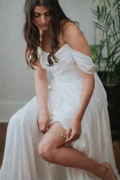 Strumpfband im Boho Glam Stil mit Strasskristallen – Tempête><noscript><img width=