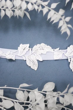 Strumpfband mit "Etwas Blauem" im Botanik Stil – Tempête>Davie & Chiyo Online