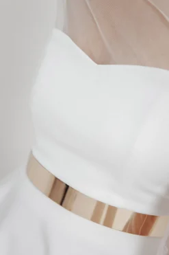 Stylisher Brautgürtel aus goldfarbenem Metall><noscript><img width=