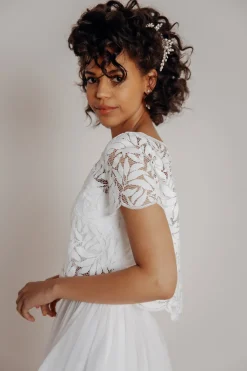 Top, Braut Jäckchen aus Botanik-Spitze mit kurzen Ärmeln – Emmi><noscript><img width=