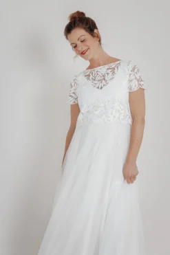 Top, Braut Jäckchen aus Botanik-Spitze mit kurzen Ärmeln – Emmi><noscript><img width=