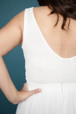 V-Ausschnitt Top aus Viskose-Seide in Ivory - noni Curvy>Montagut Hot