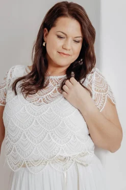 V-Ausschnitt Top aus Viskose-Seide in Ivory - noni Curvy><noscript><img width=