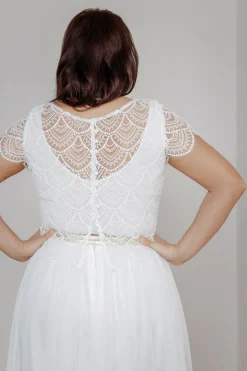 V-Ausschnitt Top aus Viskose-Seide in Ivory - noni Curvy><noscript><img width=