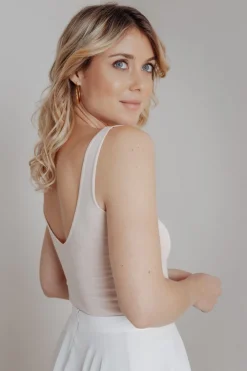 V-Ausschnitt Top aus Viskose-Seide in Nude><noscript><img width=