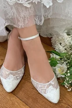 Verzierte Brautschuhe – London Ivory Lace | The><noscript><img width=