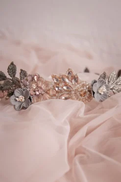 Verzierter Blumenkranz im antiken Stil – Olimpia><noscript><img width=