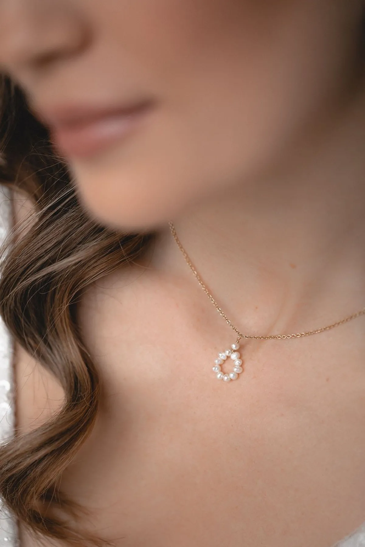 Zarte Braut Halskette mit rundem Perlen Anhänger – Circle Of Love>Juvelan Outlet